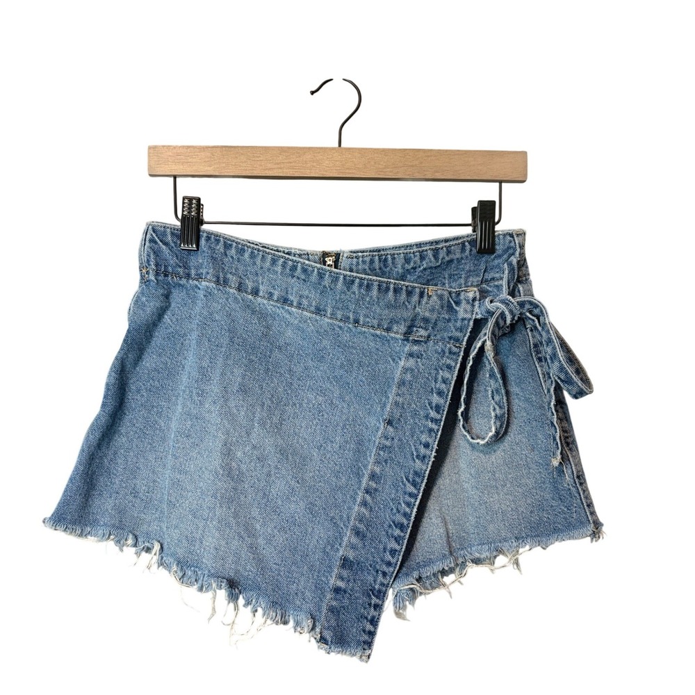 We The Free Light Wash Denim Wrap Skort Size 4 Boho Frayed Hem Tie Side